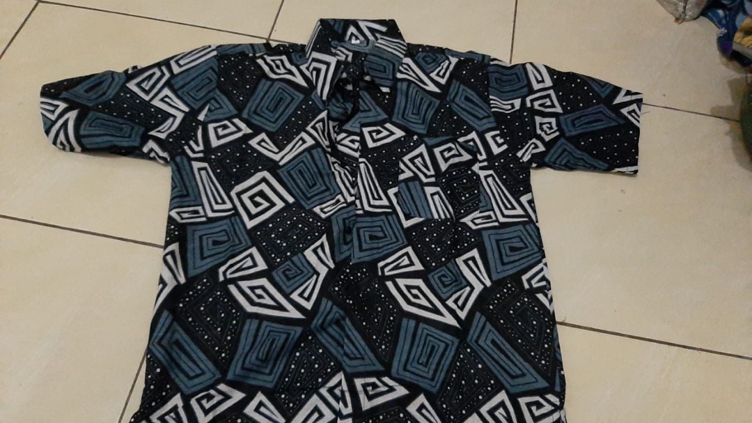 Kemeja Batik Pria Motif G Silver