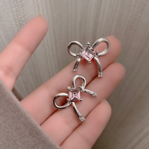 Anting Stud S925 silver Needle Bentuk Pita Aksen Kristal Gaya Korea Untuk Wanita