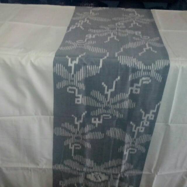 Sarung Ketjubung DPS (Dobby Polos) Hitam Putih