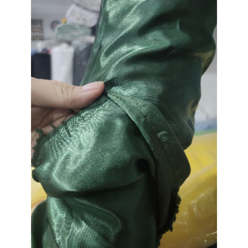 bahan kain satin saten silk silky hijau lumut army yard gulungan premium dekorasi dekor dress gulung