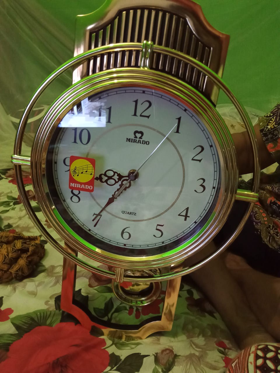 Jam Dinding Mirado Musik Bandul Goyang 937 Diameter 33cm