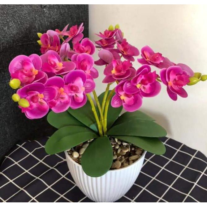 bunga angrek  artifisial lengkap dengan pot  4tangkai hiasan meja ruang tamu dan kantor