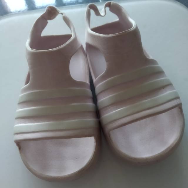 Preloved Adidas Slipper•NETT NO NEGO