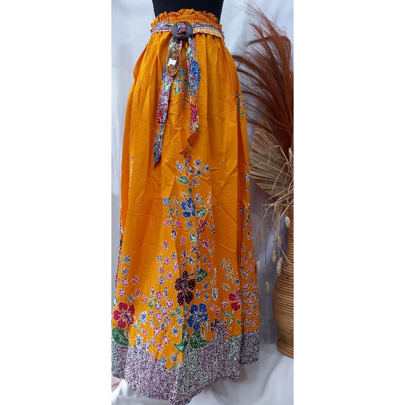 rok batik kuning bunga merah hijau