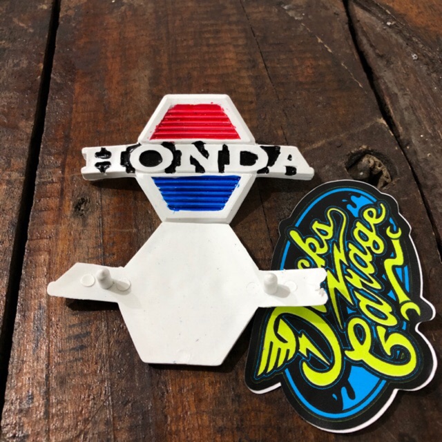 Emblem sayap honda c70