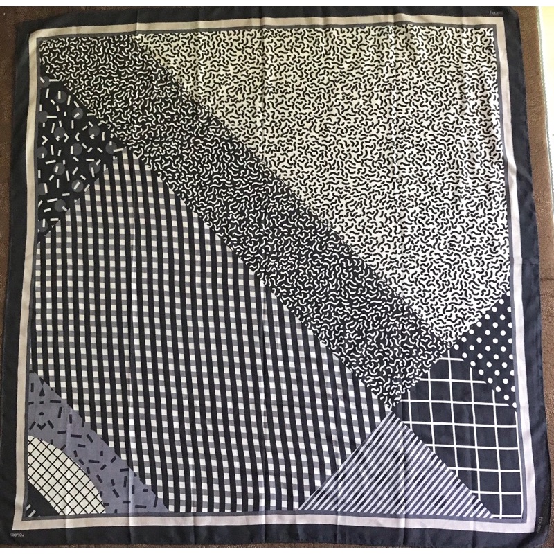 Deenay Preloved hitam putih