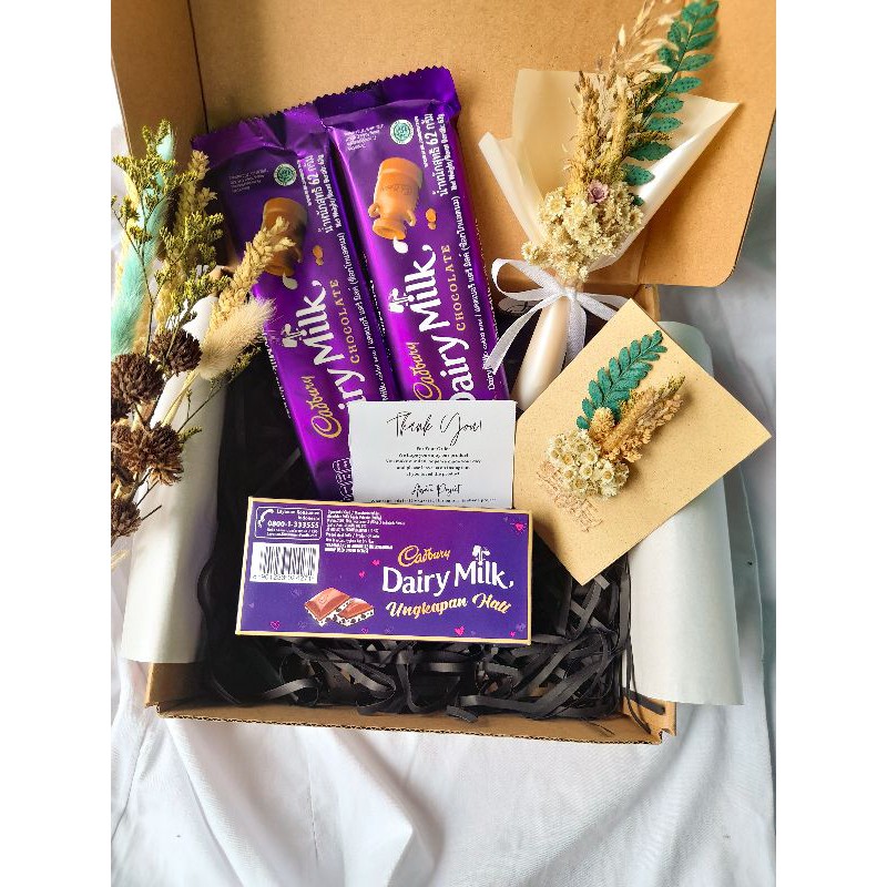 

GIFT BOX VALENTINE | HAMPERS VALENTINE | Sweet in Box