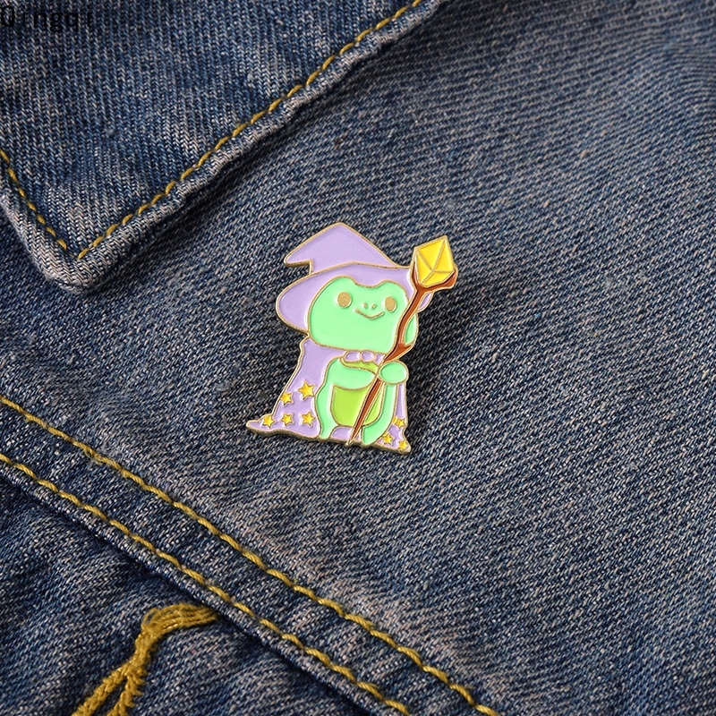 Bros Pin Enamel Desain Kartun Penyihir Katak Magic Lucu Aksesoris Tas Ransel / Hadiah Anak