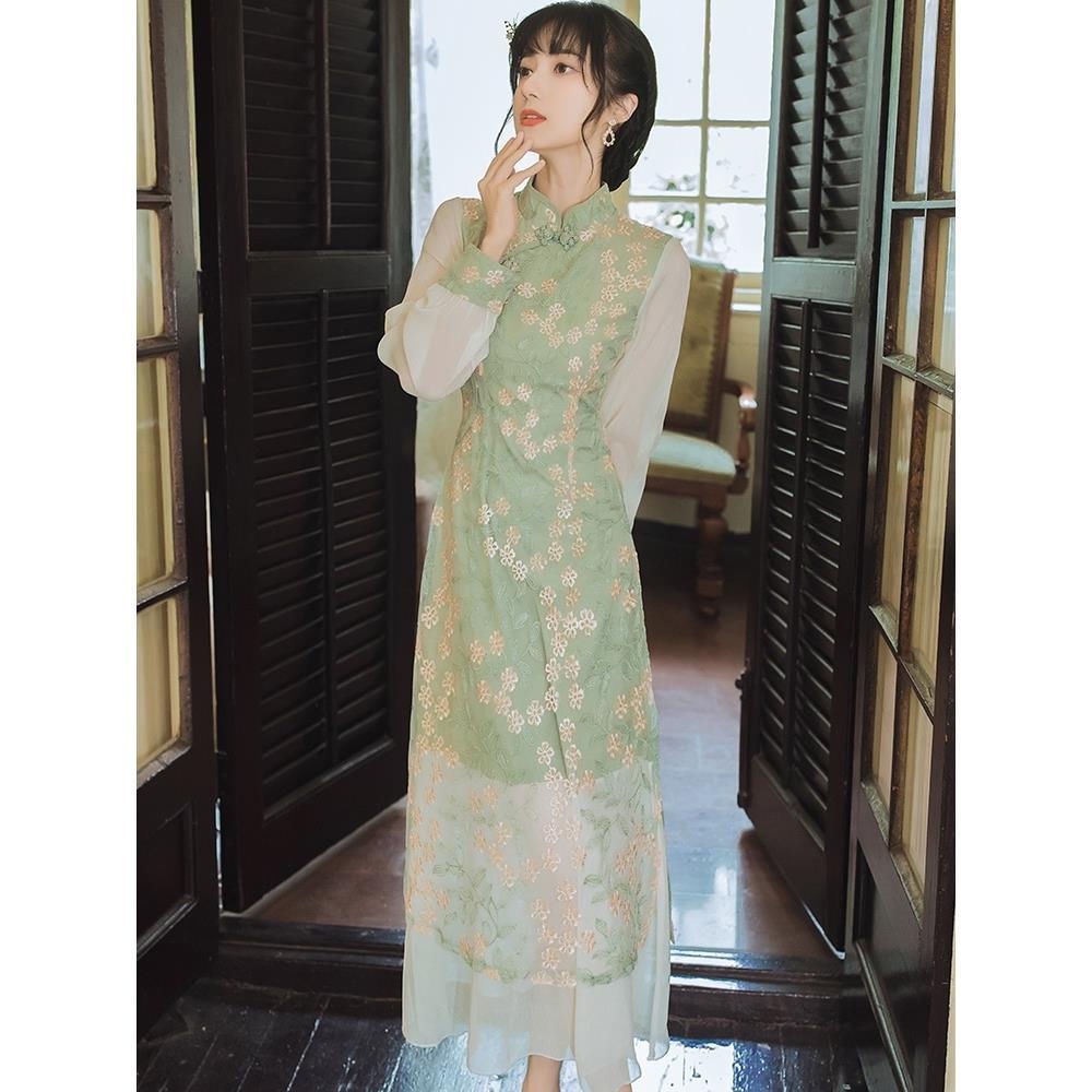 Versi yang ditingkatkan dari gaun temperamen retro muda panjang cheongsam bisa menjadi rok jalanan g