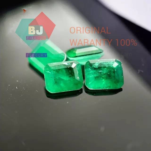 Zamrud Emerald Rusia Berserat Bluish Green Natural Crystal Mix Glass Doublet Gems