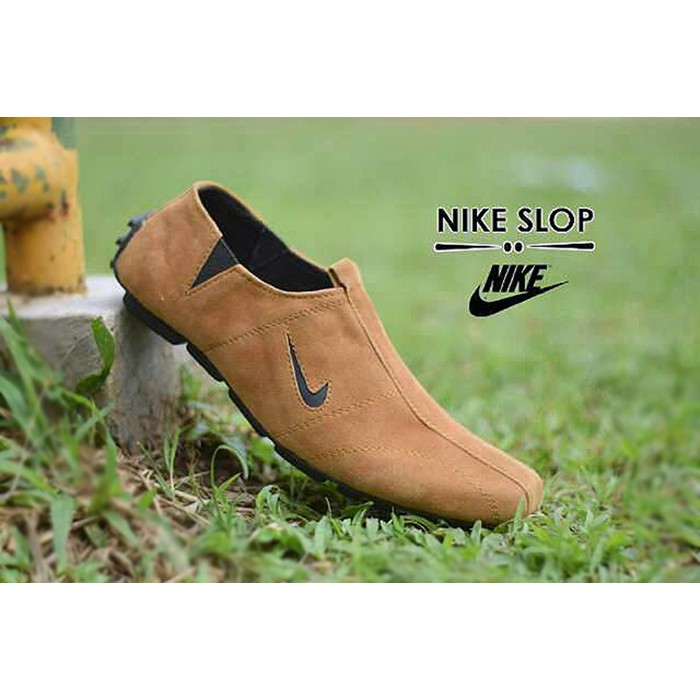 Sepatu Slip On Pria Nike Tan