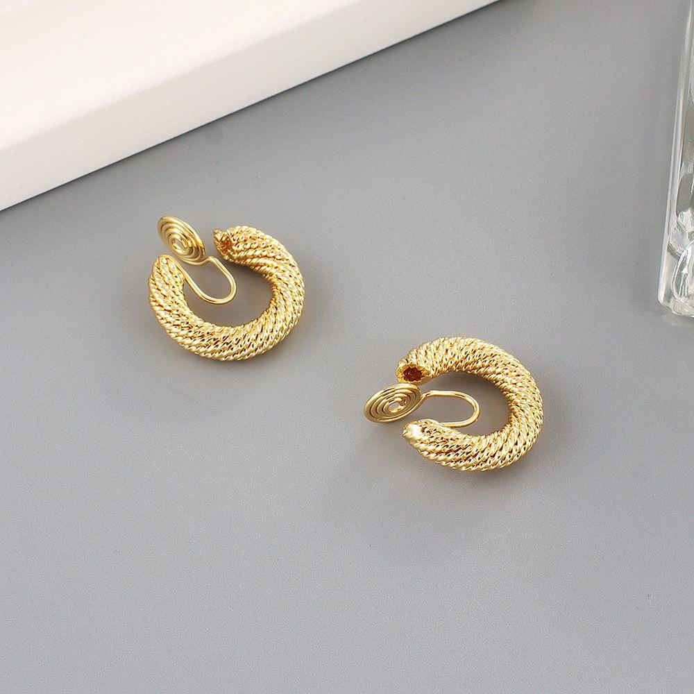 Mxbeauty Anting Perempuan Mewah Keren Berbentuk C Telinga Hoop Temperamen Retro Nyamuk Coil Telinga Klip