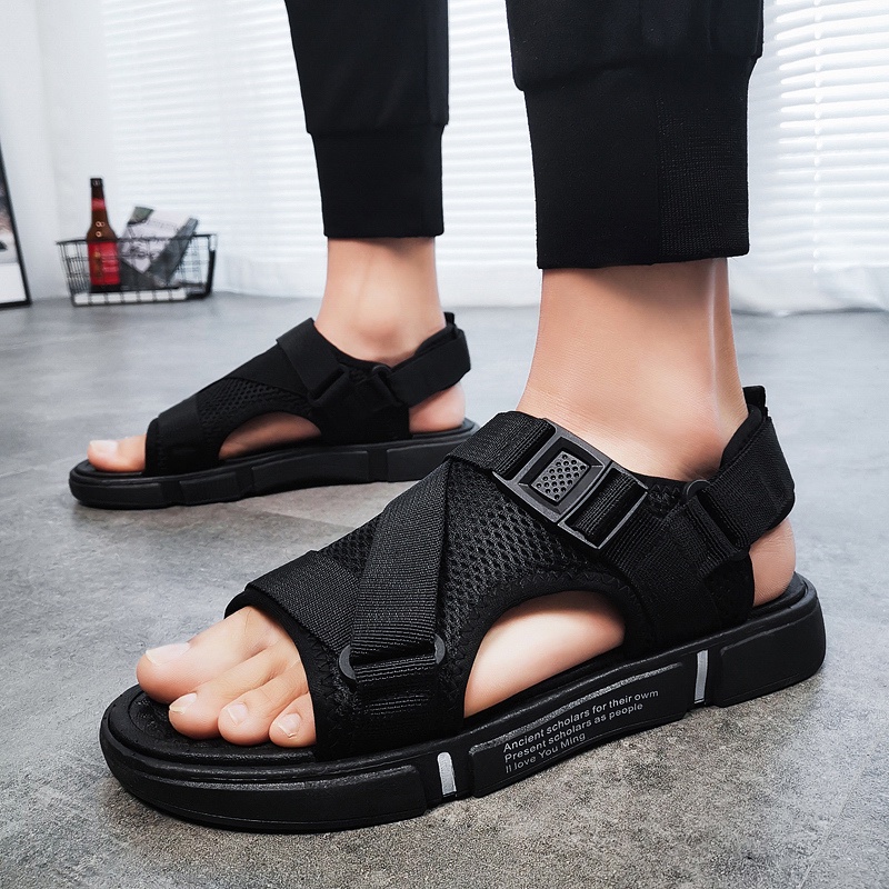 [ COD + Kirim Hari ini ] 2022 Sandal Gunung Pria Baru/Sandal pria gaya Jepang/Sandal Pria Kasual Luar Ruangan Fashion Modern/Sandal Gunung Hitam Murni Pria/Sandal Pria Carvil Gunung/sandal pria dewasa original 100%/Sandal Pria/Sandal Karet Pria