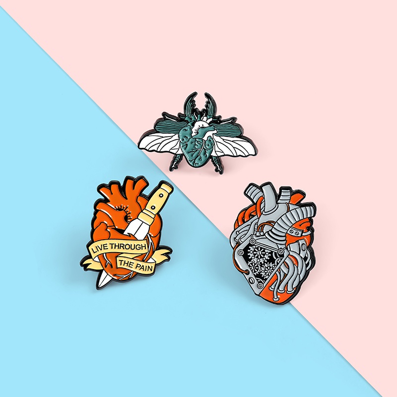 Bros Pin Enamel Bentuk Hati / Pisau / Hati / Serangga 3 Gaya Untuk Hadiah Teman