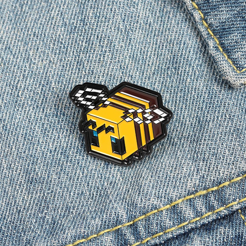 Bros Pin Enamel Bentuk Kartun Hewan Lebah Warna Silver Untuk Hadiah