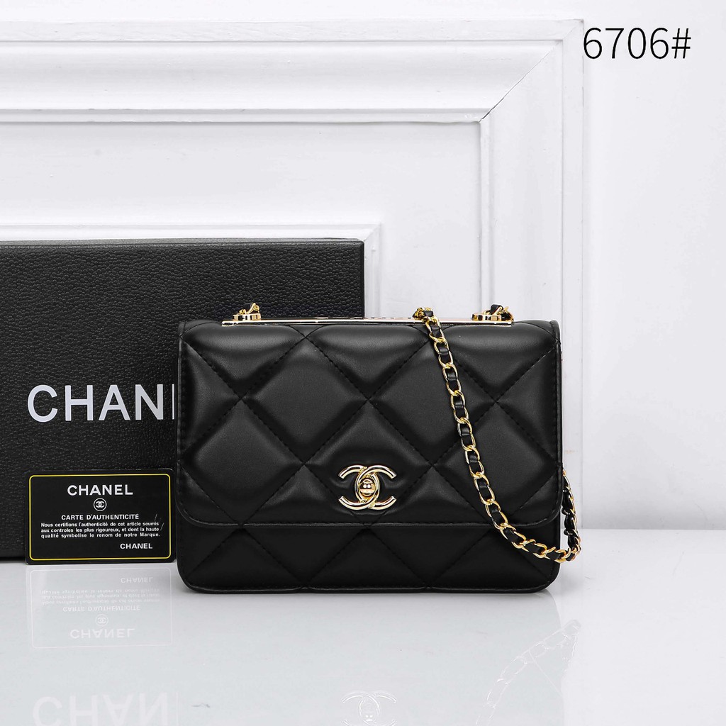 chanel black quilted shoulder bag