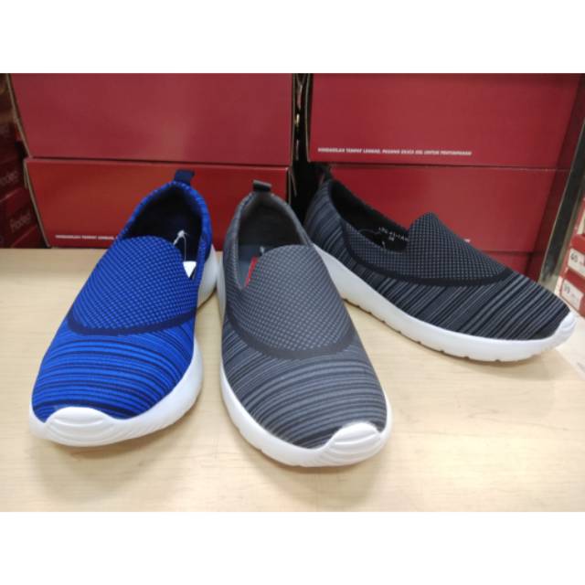 Sepatu sneaker wanita fladeo