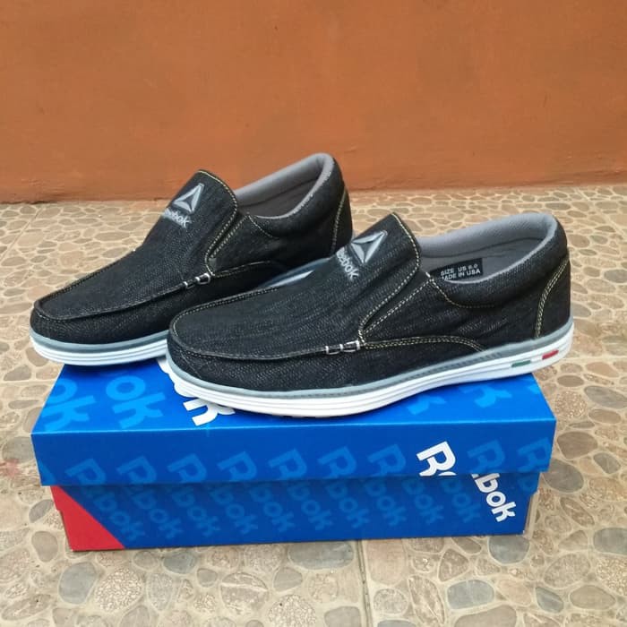sepatu reebok slip on