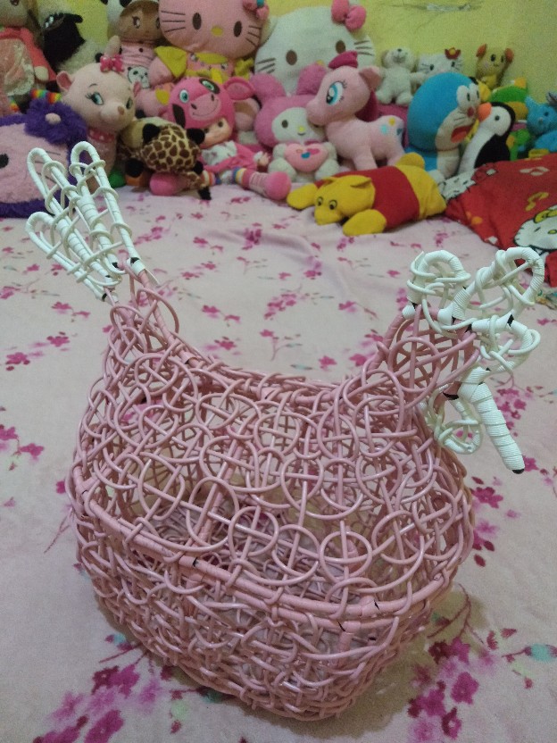 Keranjang Tempat Telur Bentuk Ayam Rotan Sintetis