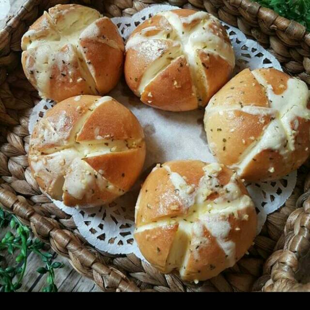 

Korean garlic chess bread