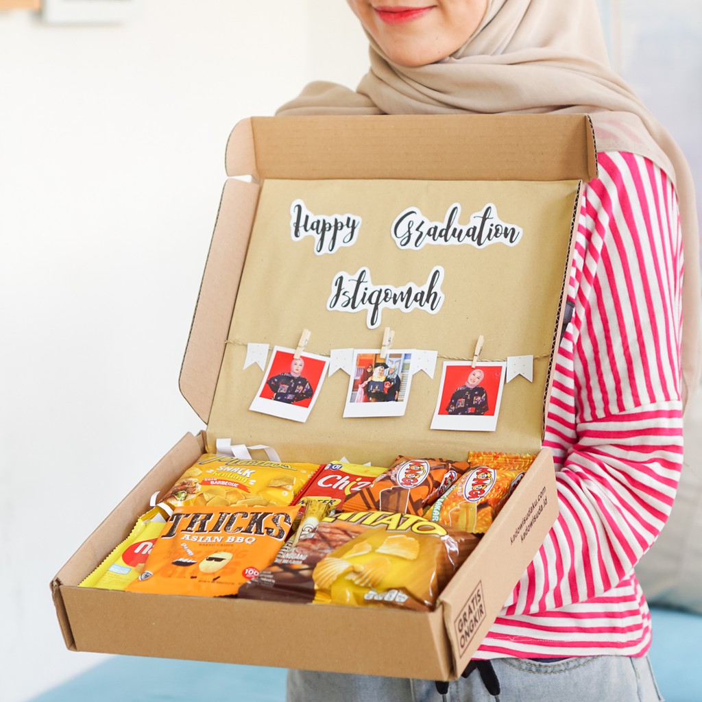 Kado Ultah Snack Box Buket Makanan Bisa Custom Ucapan dan Foto Polaroid