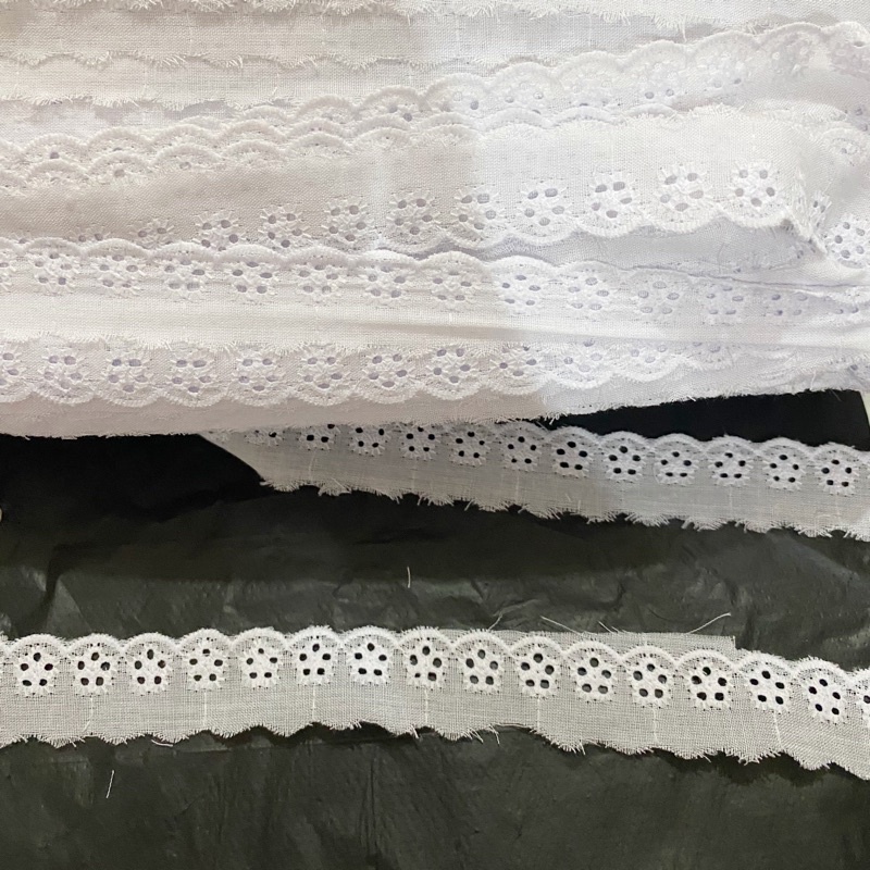Renda Katun Lubang 5 Kecil TAIWAN putih per rol