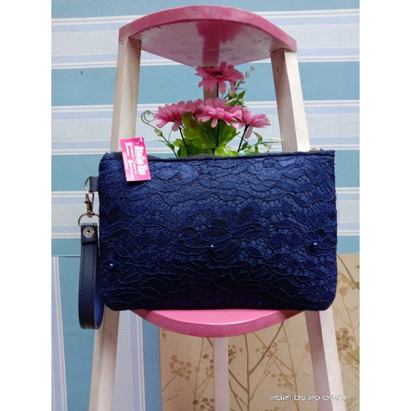 Clutch kondangan brokat banyak ruang