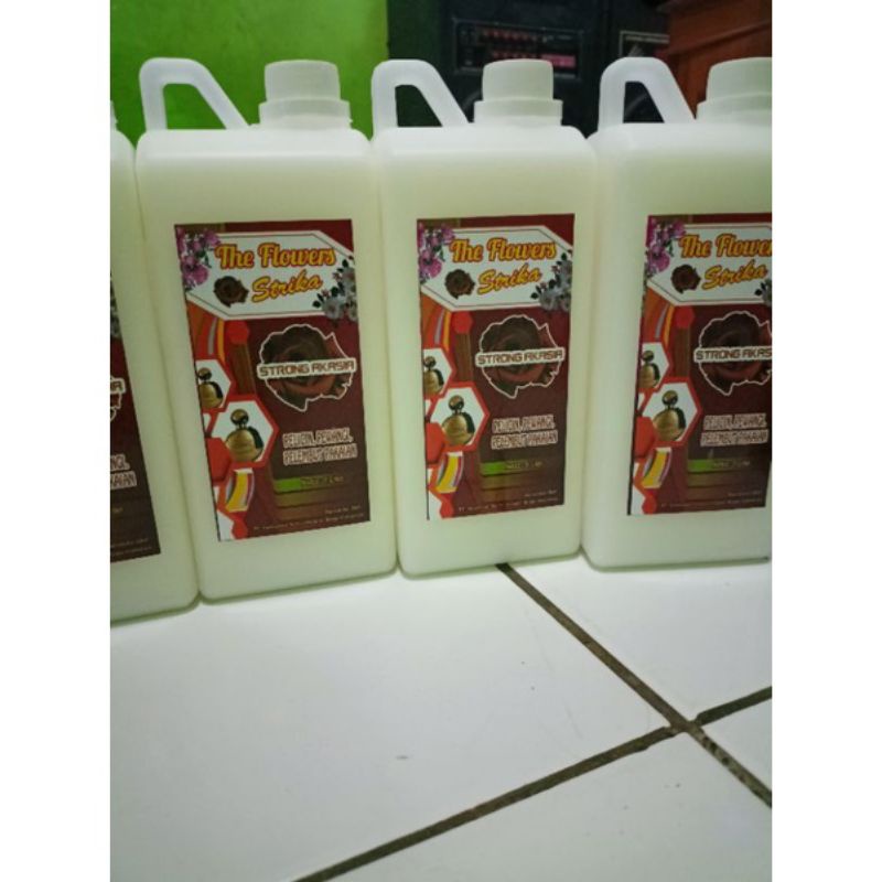 Flowers akasia strong Pewangi dan pelicin laundry original akasia stroong