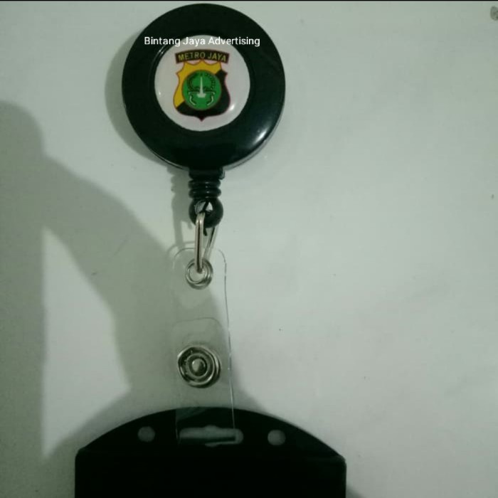 

Gilaa!!! Name Tag Id Card Plastik Plus Yoyo Dan Logo Polda Metro Jaya Hitam Bagus