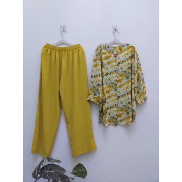 SET WANITA BAHAN RAYON MOTIF ABSTRAK TIE DYE KANCING/SET WANITA KANCING/STELAN WANITA TERBARU/TERMURAH/ONE SET KEKINIAN/TERVIRAL/COD/JUMBO/BAHAN JATUH/TERHITS/BAJU SANTAI/BAJU NON FORMAL/BAJU SEHARI-HARI/BUSUI/KANCING HIDUP/LIZAM/XXL/ONE SET TERBARU