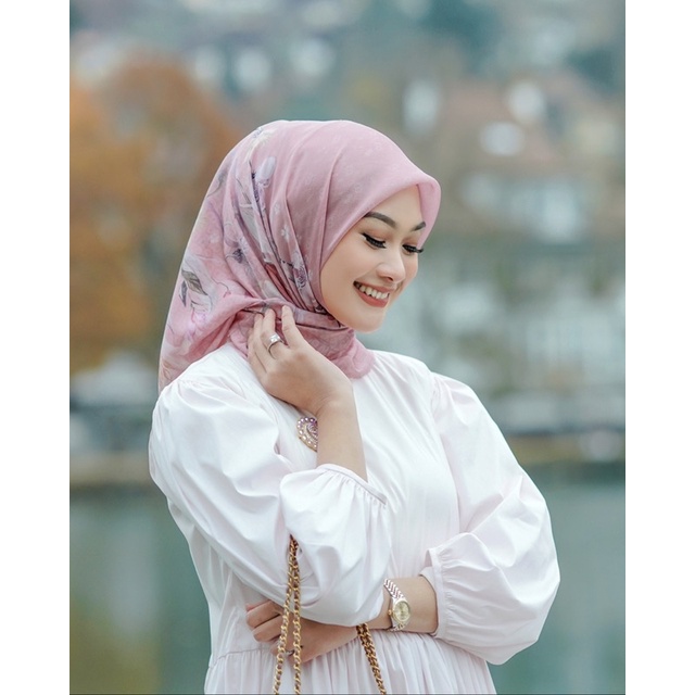 Preloved Buttonscarves Series The Nada in La