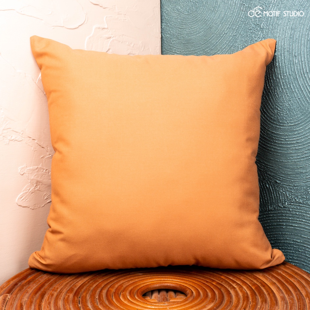 SARUNG BANTAL SOFA KURSI TAMU POLOS ORANYE JINGGA MUDA LIGHT ORANGE KATUN OXFORD 50X50 50 X 50 PLAIN