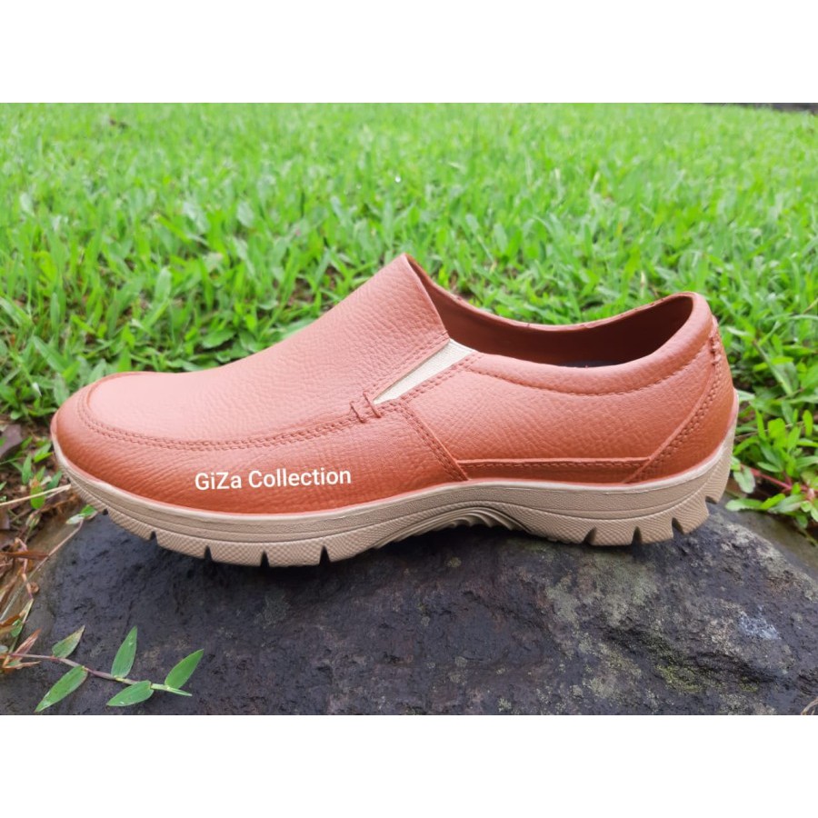 Sepatu Karet Pria Macho Bahan Karet Anti Air Tanpa Sambungan