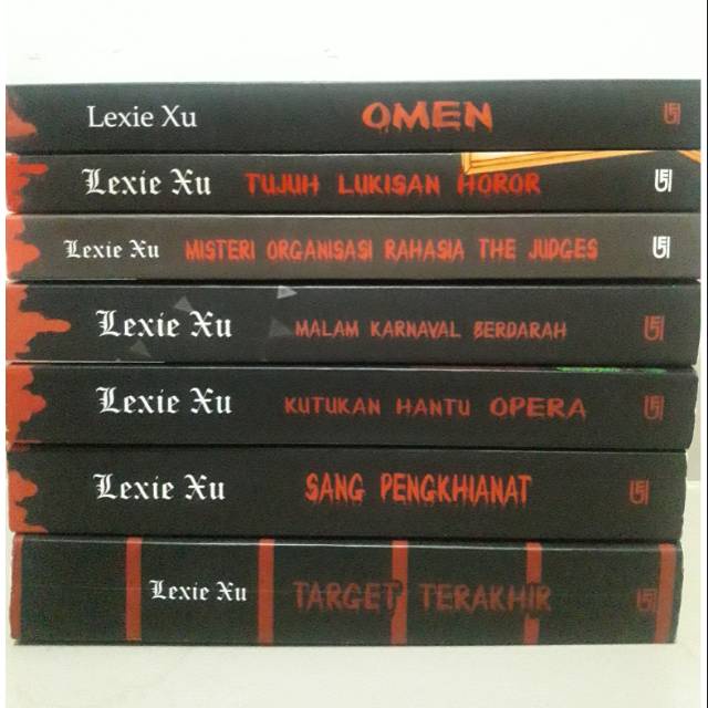 NOVEL HOROR MISTERI TEENLIT OMEN - LEXIE XU OMEN - LUKISAN HOROR, MISTERI ORGANISASI, MALAM KARNAVAL, KUTUKAN HANTU, SANG PENGHIANAT, TARGET TERAKHIR [ORIGINAL]