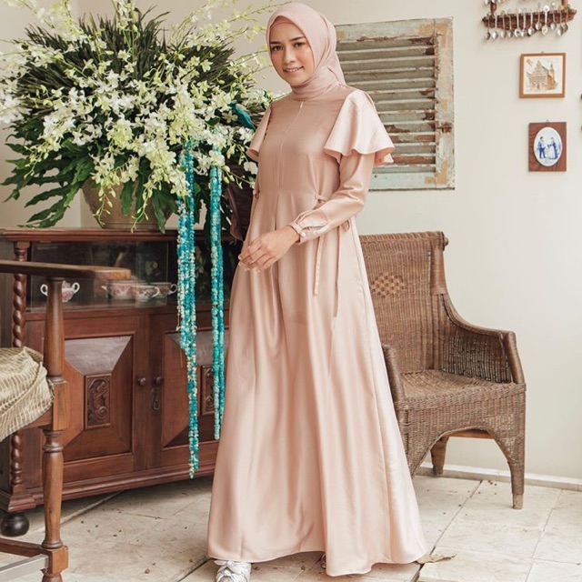 Rinjani plain dress wearing klamby