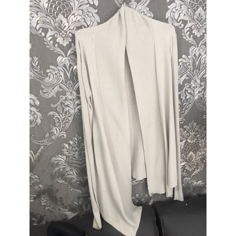 Cardigan Uniqlo Abu Muda