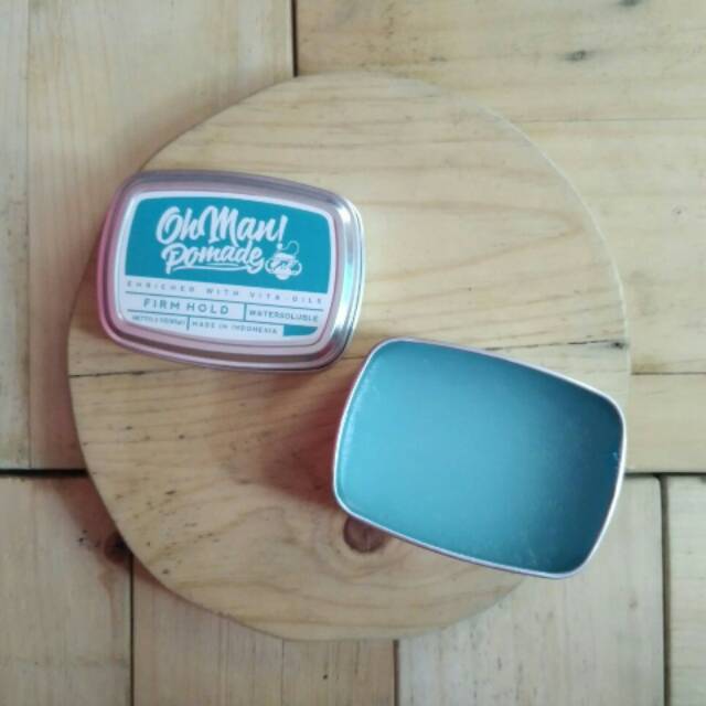 Pomade Oh man Firm Hold Free Sisir dan Stiker