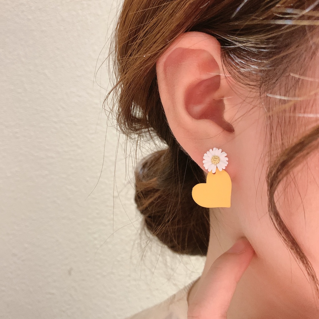 Korea Selatan Dongdaemun awal musim semi gaya perak pin anting-anting baru fashion Daisy Asimetris c