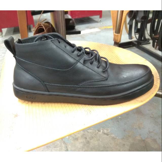 Sepatu lois original.sepatu kulit asli. Jeans lois original.sepatu pria kulit asli