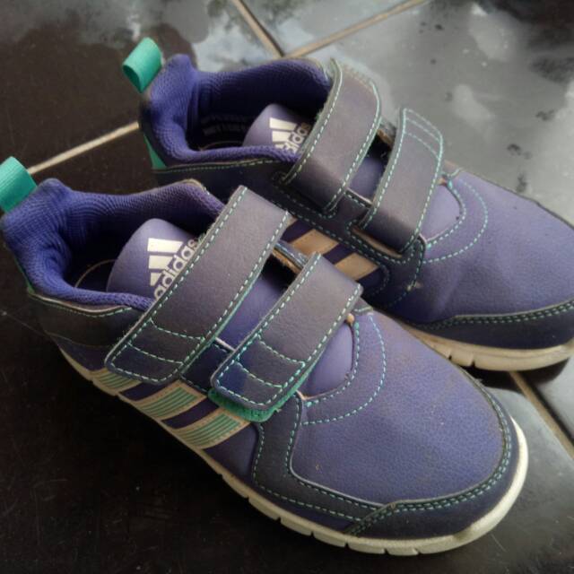 Preloved  Sepatu adidas girl(sz anak sd)