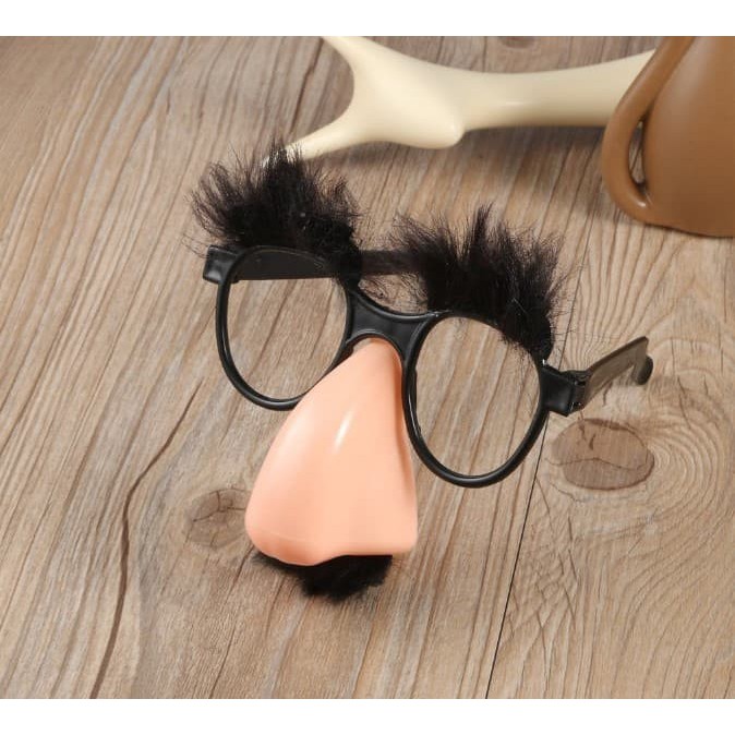 kacamata set dengan brewok palsu