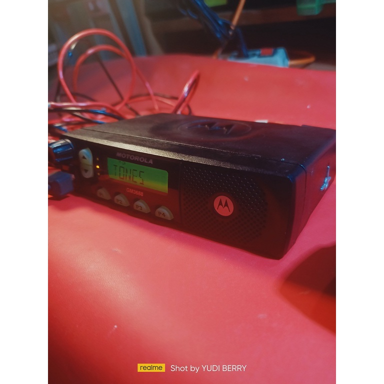 Rig Motorola GM3688 Made in Malaysia Frekuensi UHF 400 sd 447Mhz Kondisi Second 90persen Normal TX T