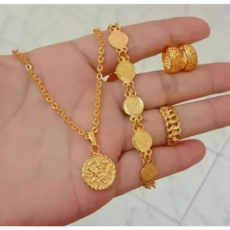 Set Perhiasan Titanium Motif Koin Logam Mewah dipakai
