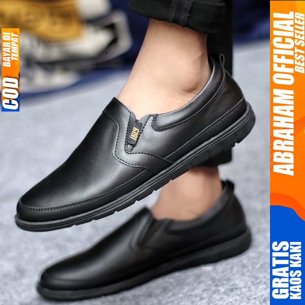 Sepatu Slip on Pria Santai Casual Formal Kulit Syntetic Kerja Kantor Kuliah Kondangan Hitam Keren Terbaru