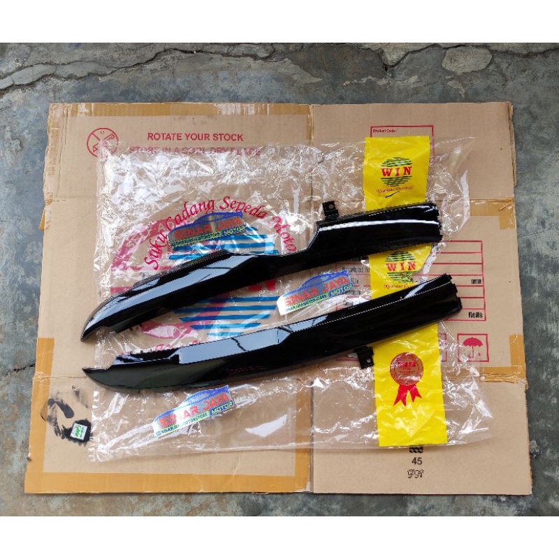 LIS LIST COVER BODY DEK SAMPING UNDER SIDE BAWAH SCOOPY FI HITAM 2013 2014 2015 2016