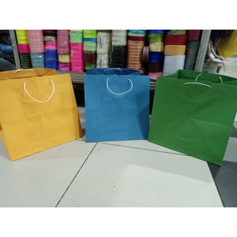 

paper bag nasi box 25 warna new isi 12 pcs terlaris dan termurah