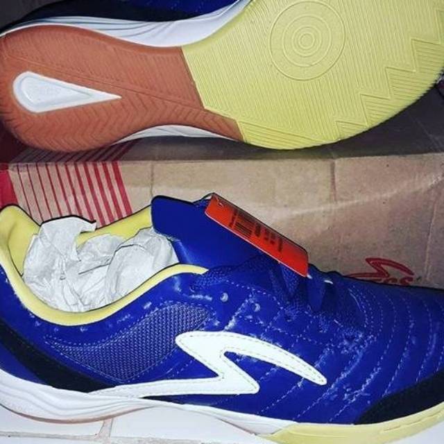 Sepatu Futsal specs Metasala Showtime