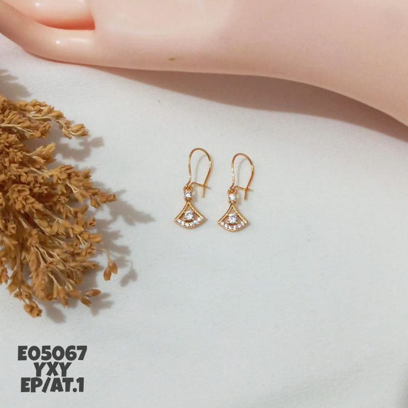 Anting Yaxiya Zircon warna Gold E05067