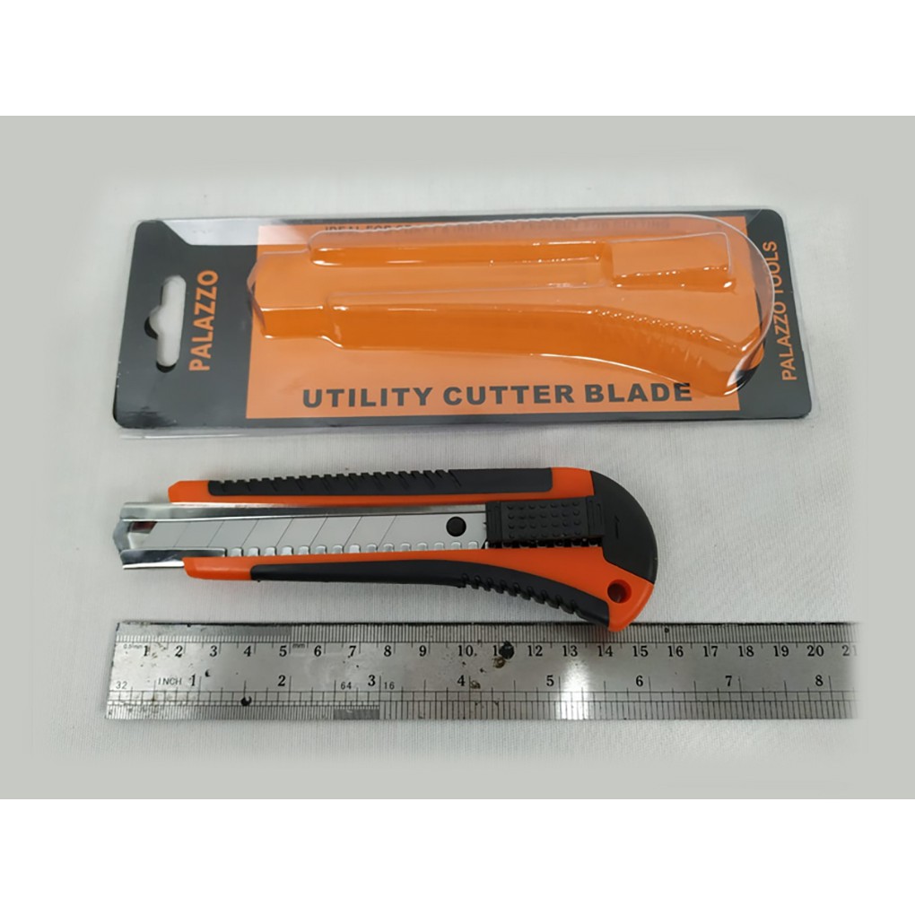 

Cutter Palazzo Pisau Dorong Ukuran 15cm Gagang Karet Bonus 2 Mata Cutter