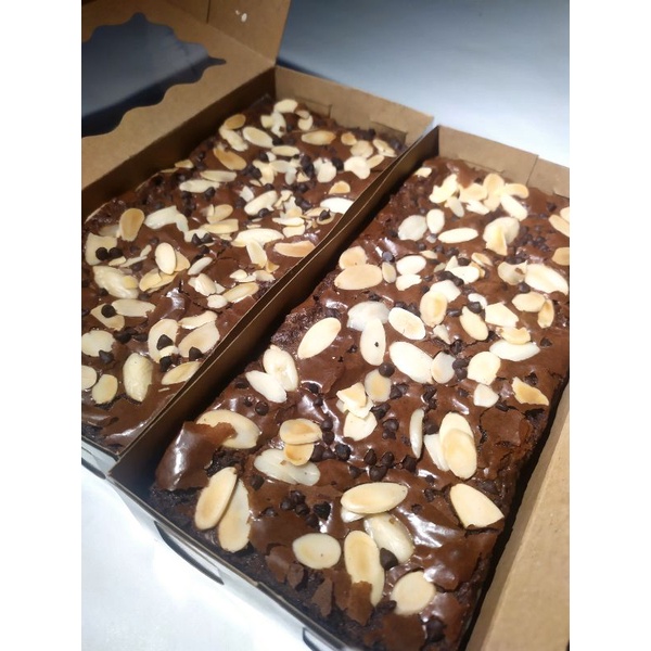 

Brownies Almond Chocochip - Brownies Panggang Almond Chocochip